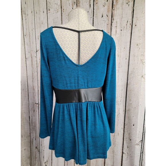 ALK Women's Medium‎ Venus Faux Leather T-Strap V-Neck Sweater Blouse Shirt NWOT - Picture 4 of 9